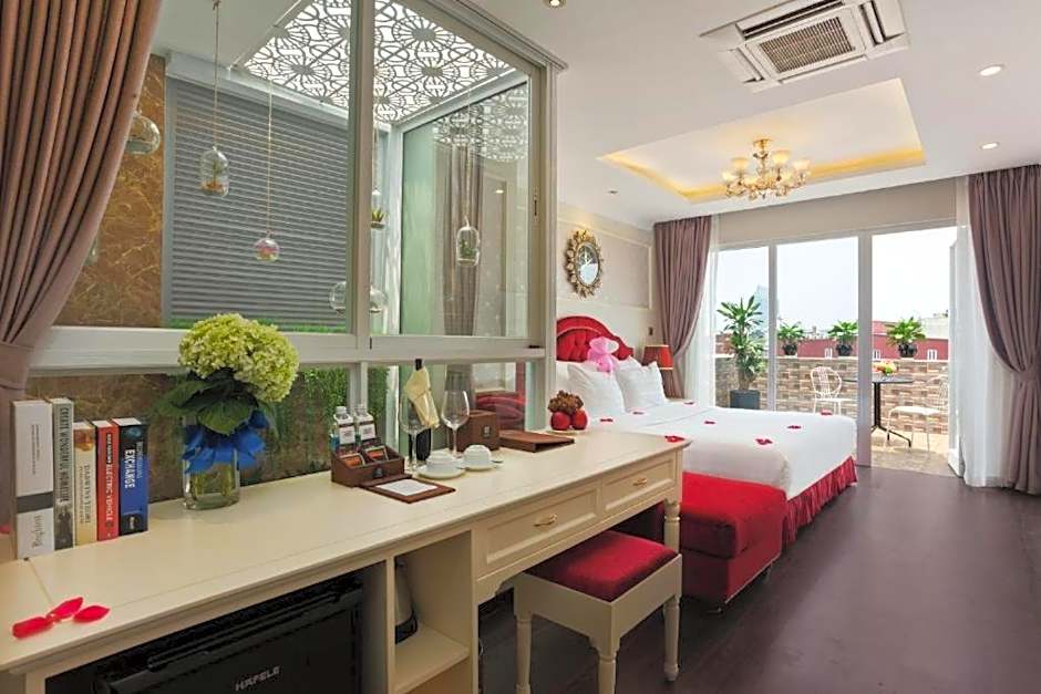 Photo 1 of 7 of Family Suite, Balcony