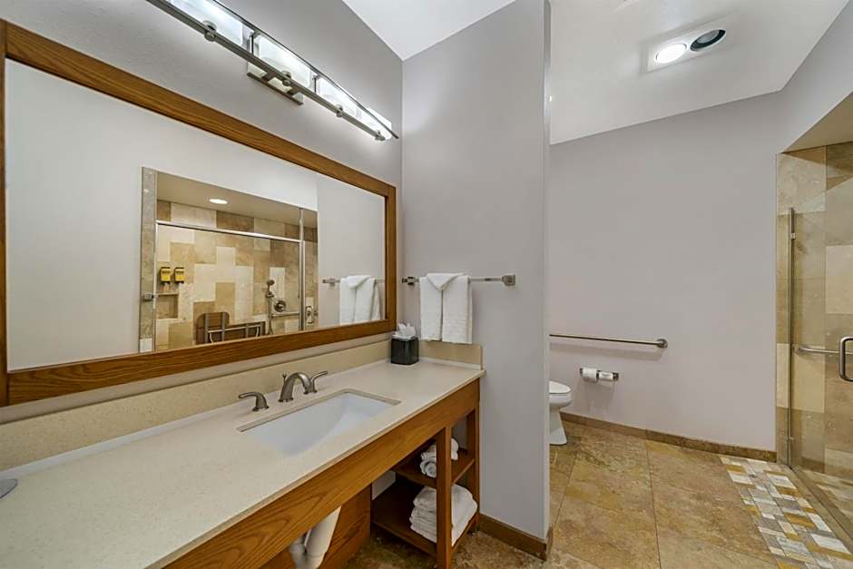Best Western Plus Northwoods Inn