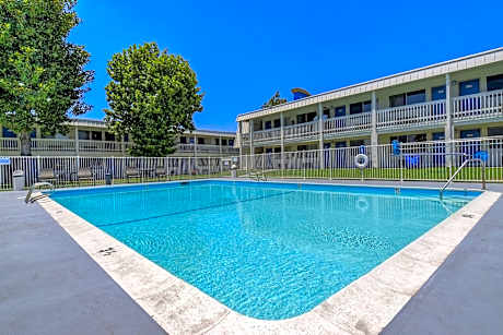 Motel 6 Claremont, CA