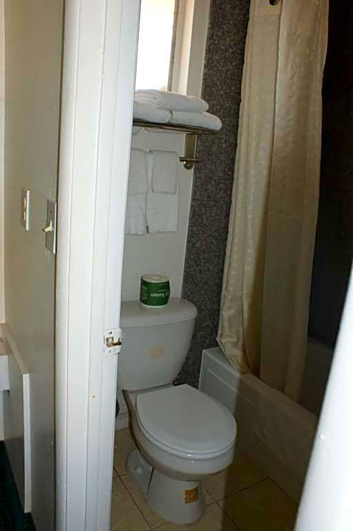 Hwy Express Inn And Suites