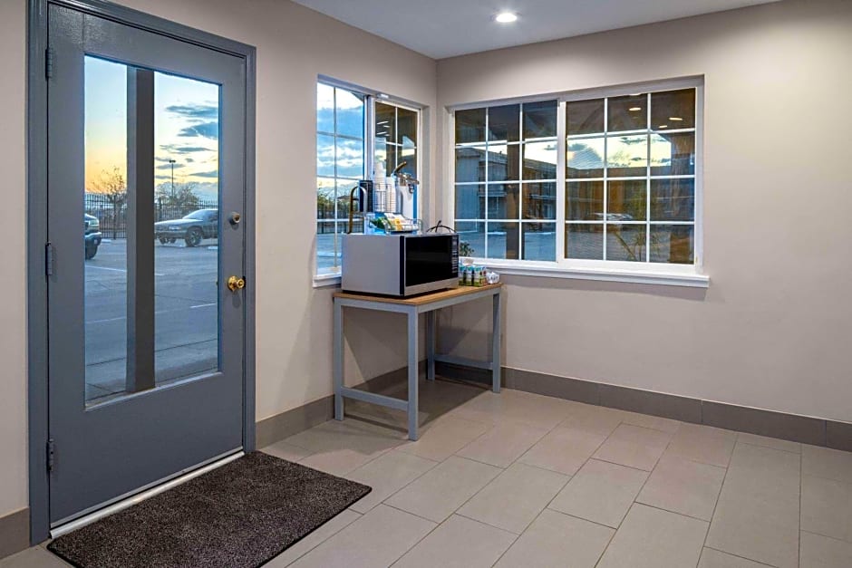 Super 8 by Wyndham Bakersfield CA