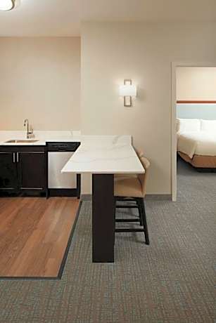 One-Bedroom Queen Suite