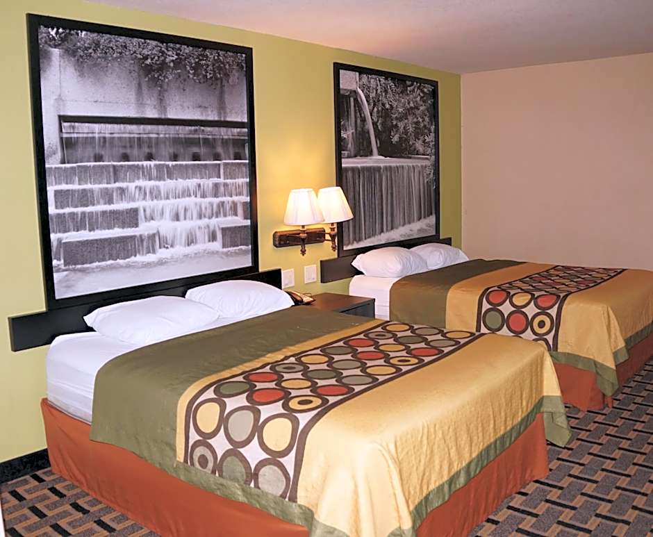 Super 8 by Wyndham Farmers Branch/North Dallas