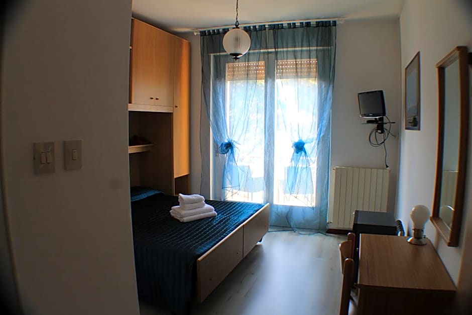 Photo 1 of 8 of 1 Double Bed or 2 Beds, Sea View