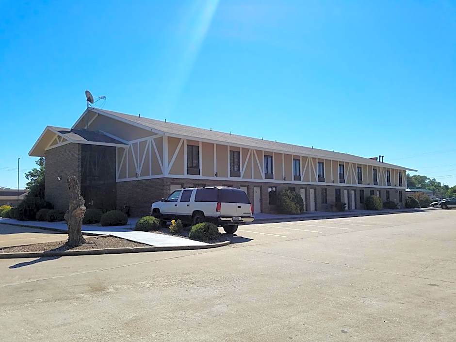 Super 8 by Wyndham Bentonville