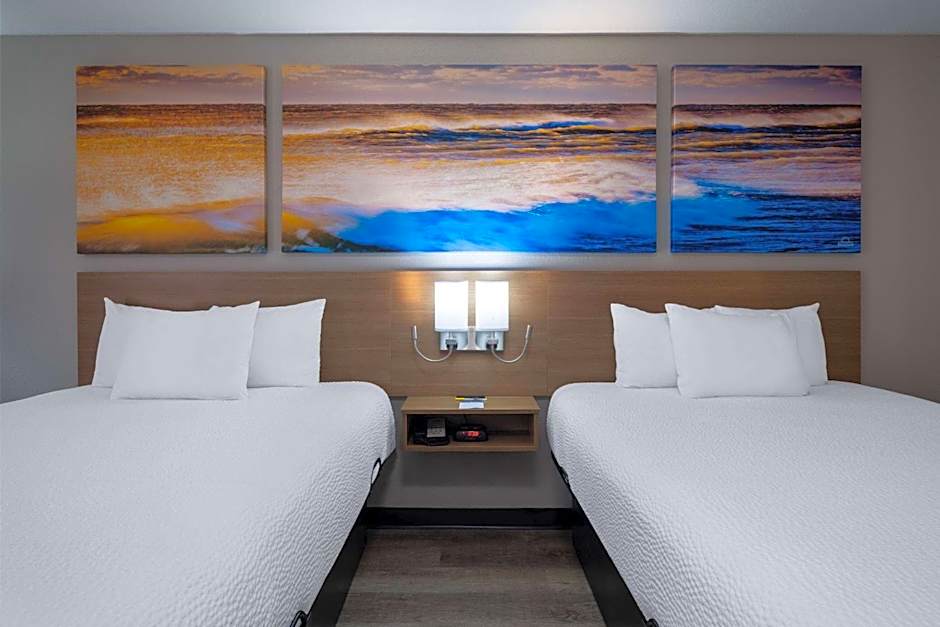 Days Inn & Suites by Wyndham Commerce