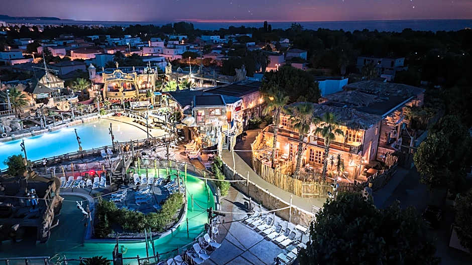 Hotel Pirates World