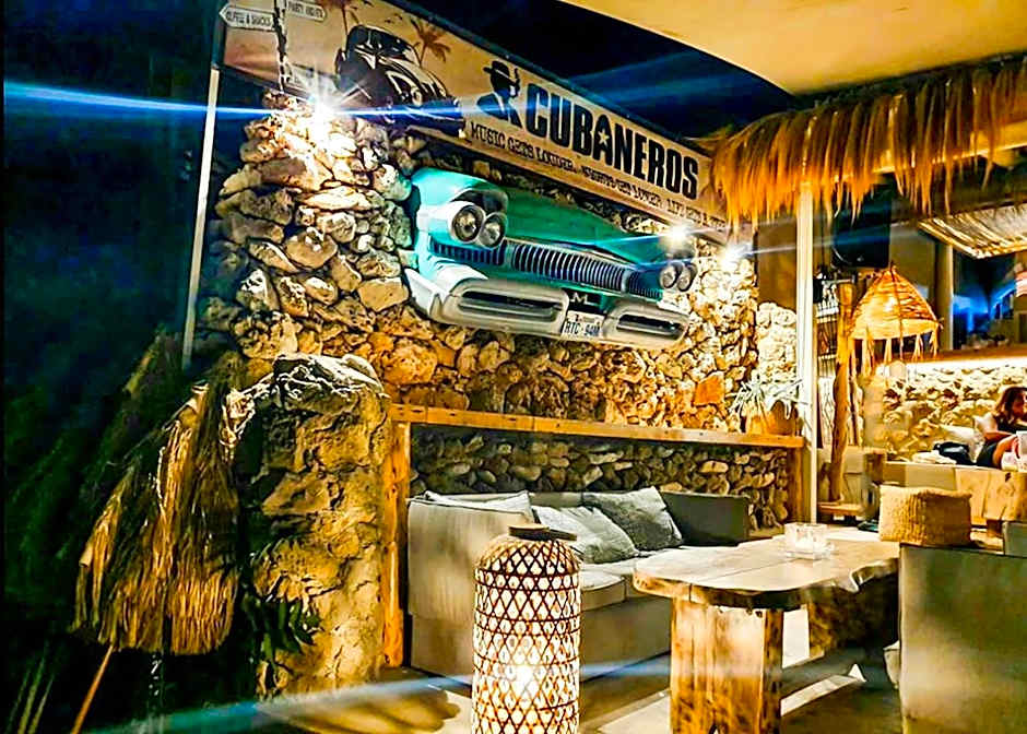 Cubaneros Holiday Inn