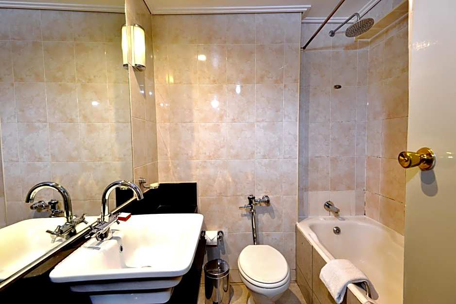 Cresta Jameson Hotel