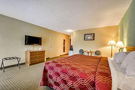 1 King Bed, Nonsmoking, Accessible, Upgrade