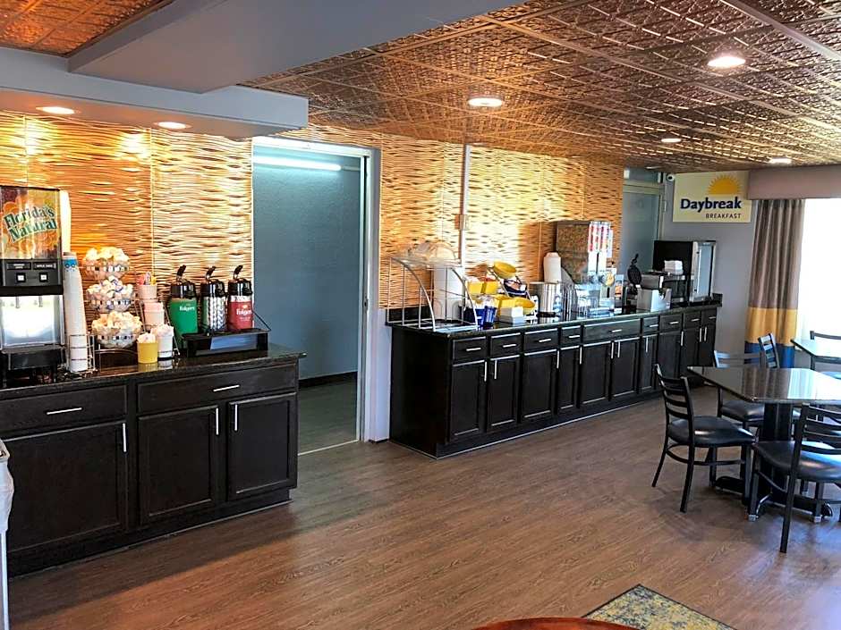 Days Inn by Wyndham Seneca