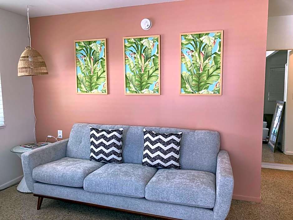 Seaspray Surf Lodge	