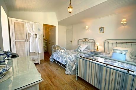 Twin Room with Balcony
