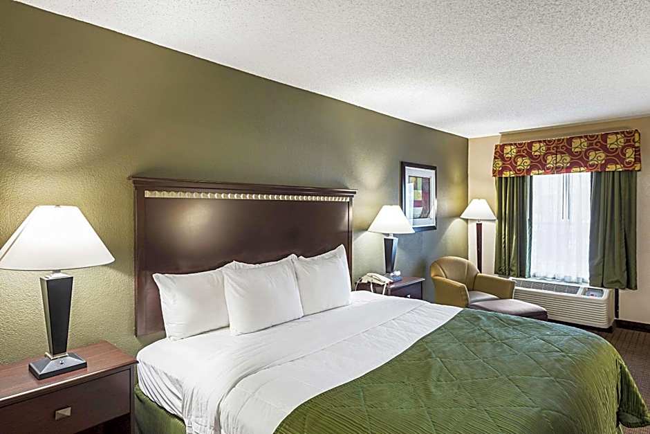 Quality Inn & Suites Greenville - Haywood Mall
