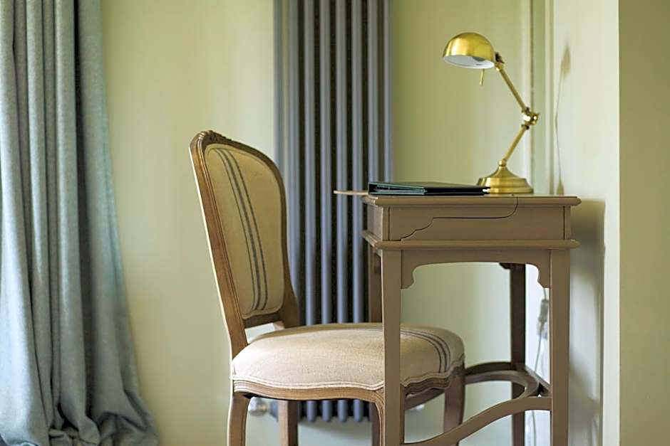 The Plume of Feathers