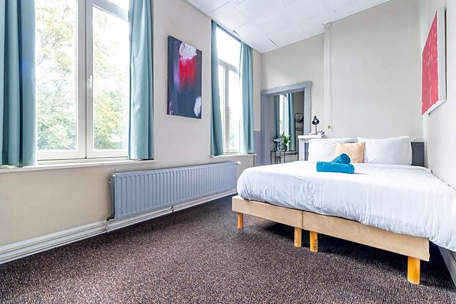 Hotel Entree - View of Canal Bruges