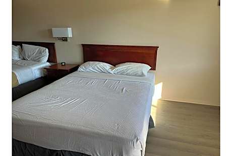 Queen Room with Two Queen Beds - Non-Smoking