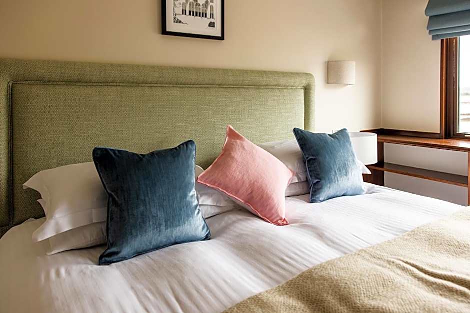 The Moorings Hotel & Restaurant