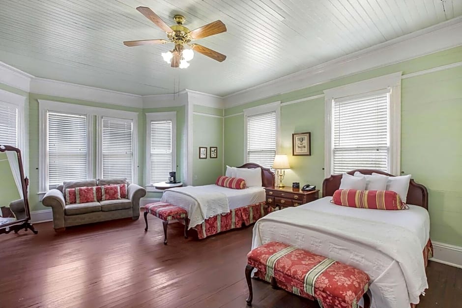 Coombs Inn & Suites, Ascend Hotel Collection
