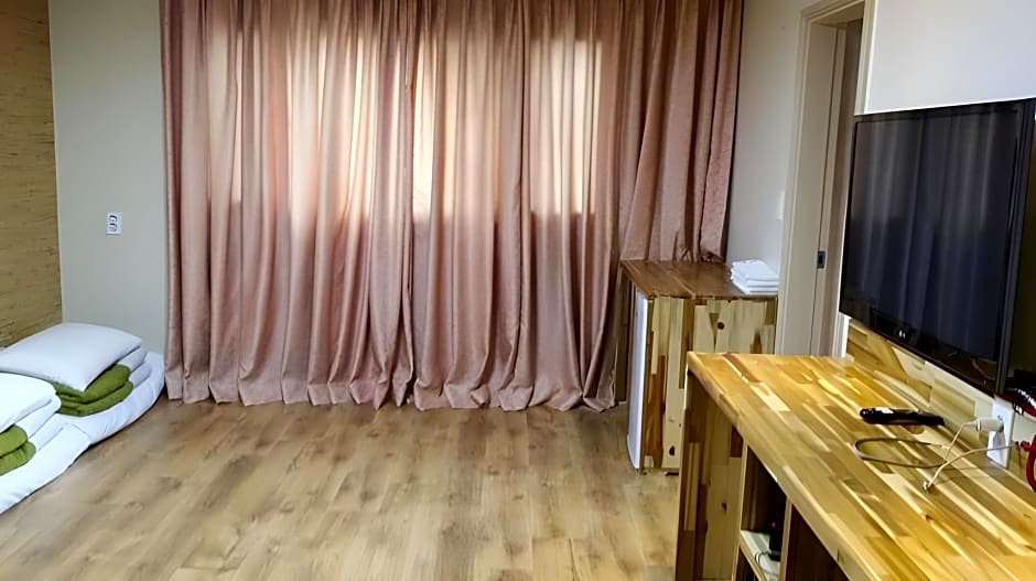 Green And Blue Hotel