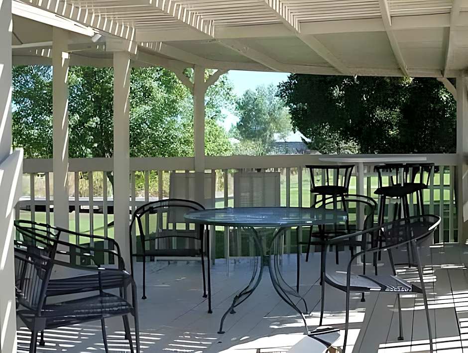 Boulder Twin Lakes Inn