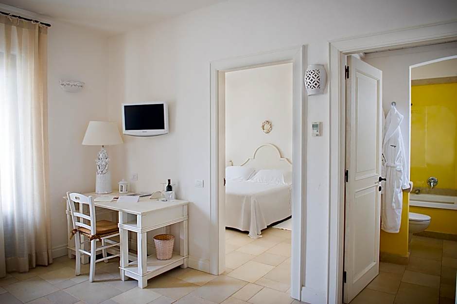 Photo 1 of 5 of 1 Queen Bed or 2 Beds Suite