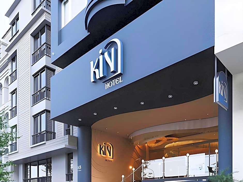 Kin Hotel Ly Tu Trong