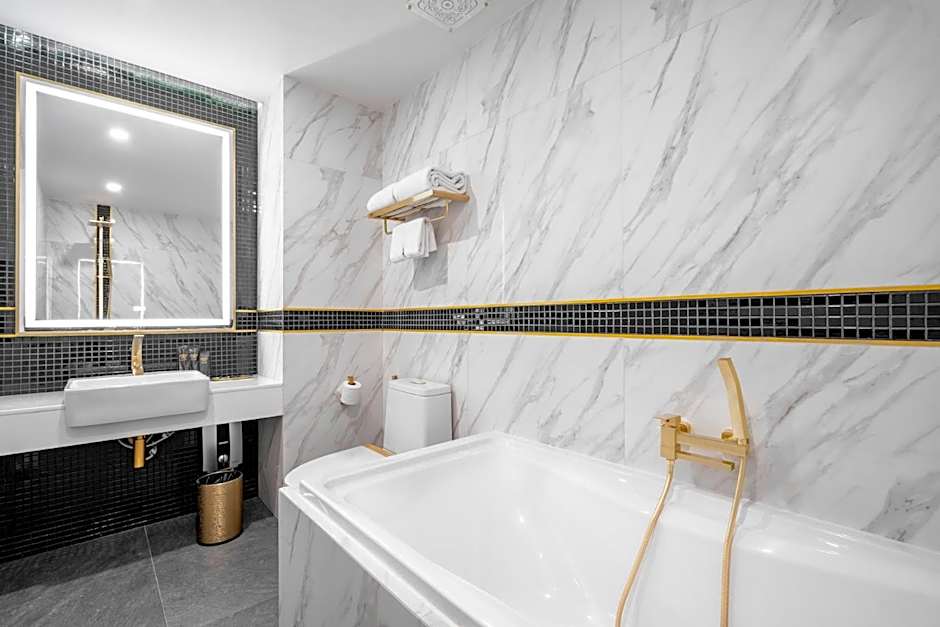 Ratri Hotel Phuket Old Town