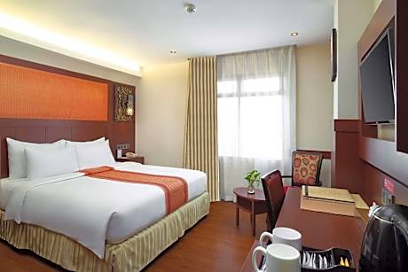 Superior Double Room with Shower and City View - Smoking