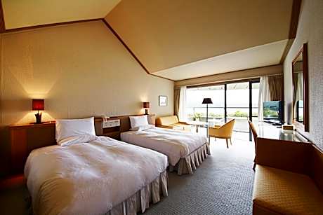 Superior Twin Room with Extra Bed and Sea View