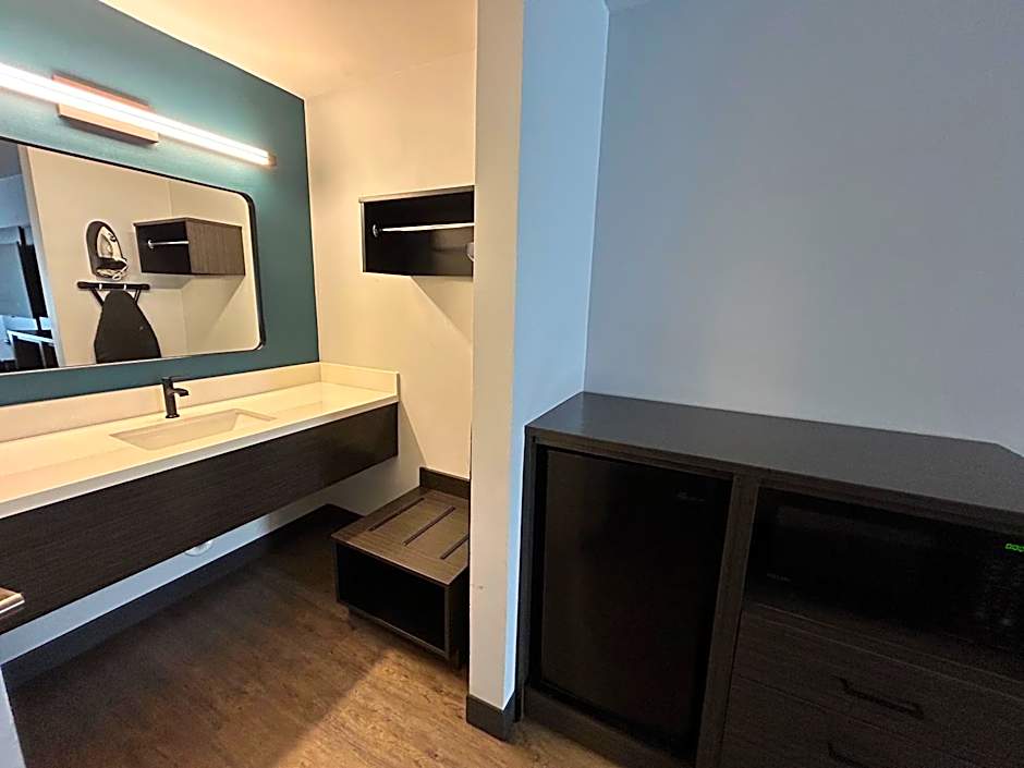 Studio 6 Suites Gardena, CA