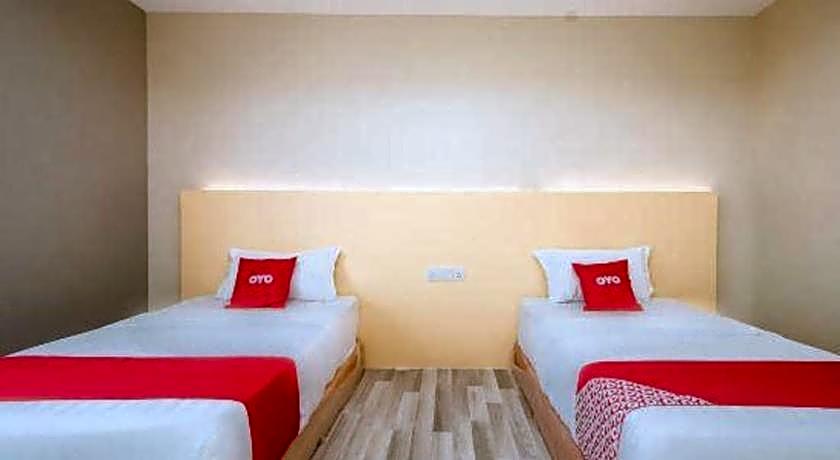 OYO 90324 Muar Station Hotel