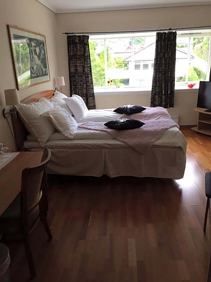 Photo 1 of 8 of Double Room