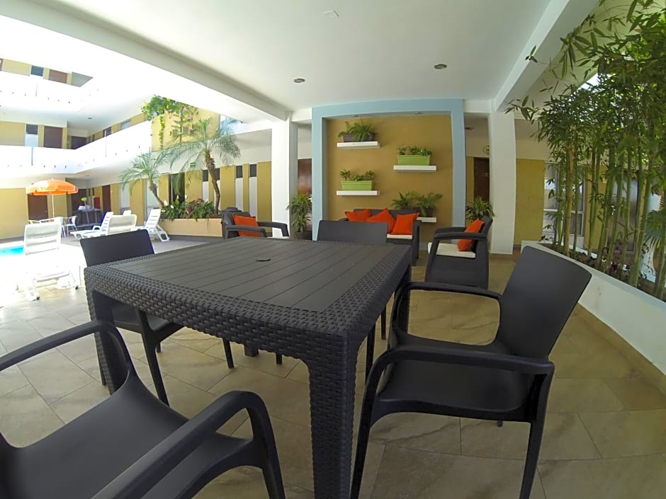 Hotel Azteca Inn