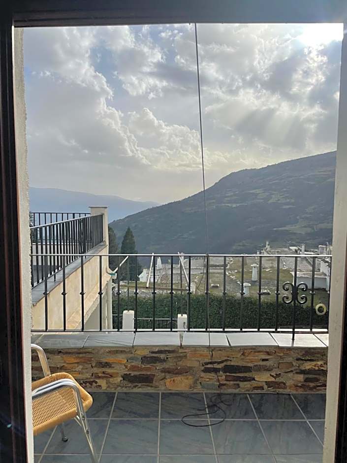 Hostal Rural Poqueira