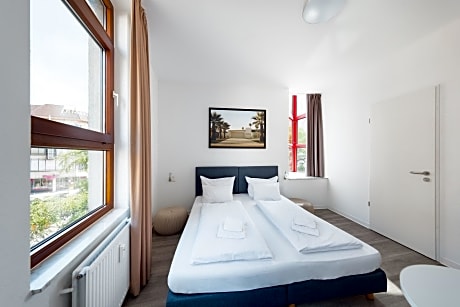 Standard Double Room (1 Queen Bed)