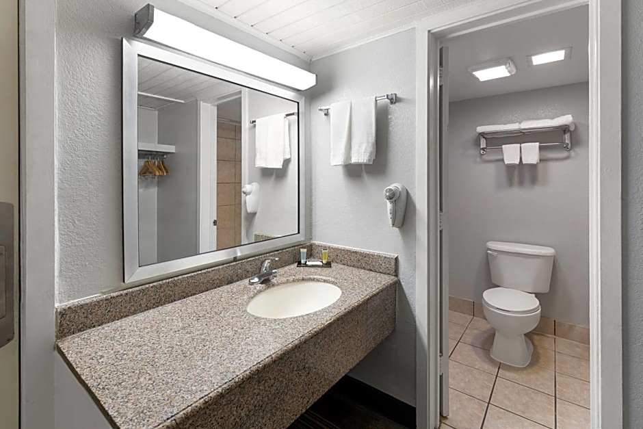 Travelodge by Wyndham New Braunfels