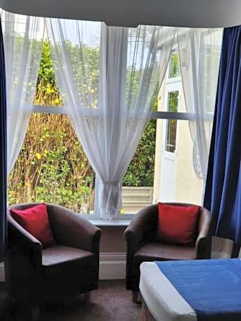 Family Room (2 Adults + 2 Children)