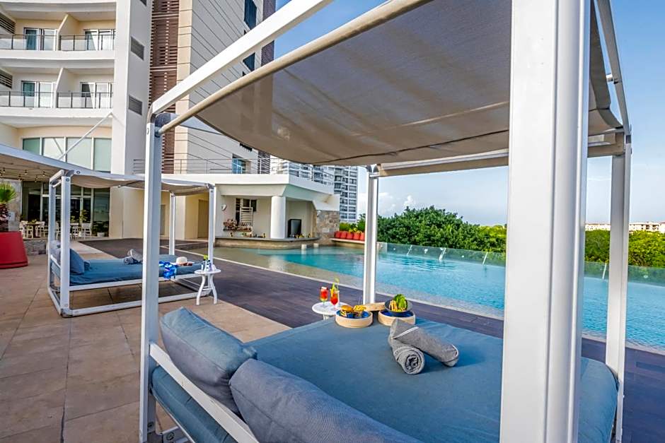 Krystal Urban Cancun-Malecon