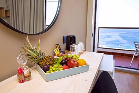 DELUXE SEA VIEW