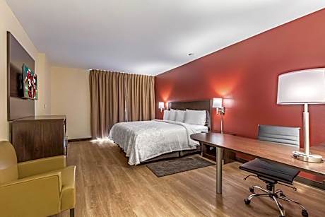 Red Roof PLUS & Suites Houston - IAH Airport SW