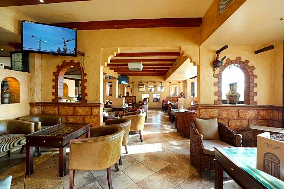 OYO 112 Semiramis Hotel