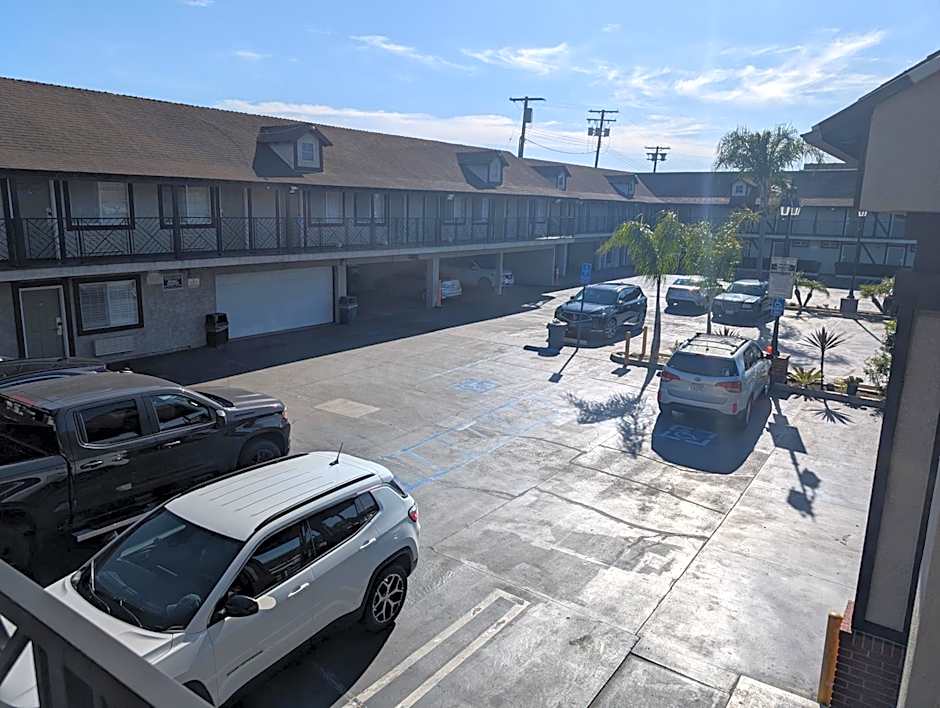 Cabana Inn & Suites