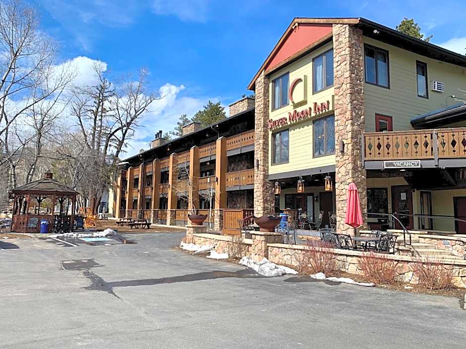 Silver Moon Inn