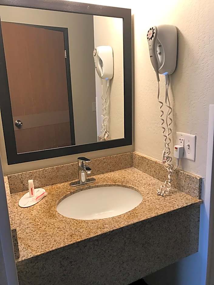 Days Inn & Suites by Wyndham East Flagstaff