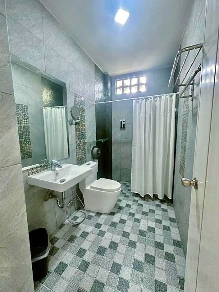 Daddy Dream Hotel and Residence