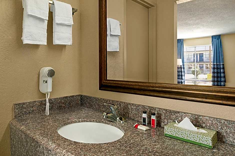 Super 8 by Wyndham Gulfport Near Biloxi