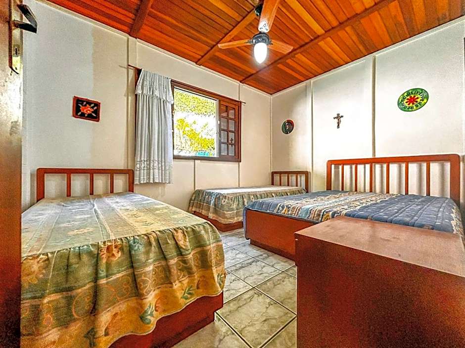 Chácara com piscina, churrasqueira, WiFi e quadra