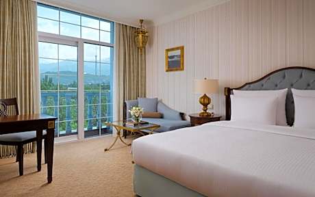Deluxe King Room with Park View