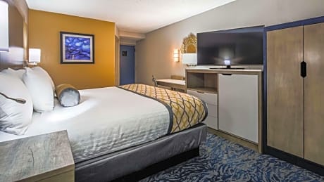 Suite-1 King Bed - Non-Smoking, Whirlpool, Pillow Top Mattress, Refrigerator, Sofabed, Full Breakfast